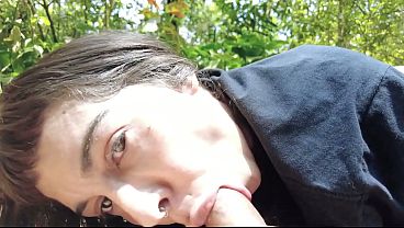 Chica tatuada follada y mamada al aire libre