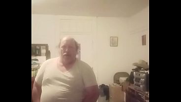 Chico del pueblo muestra su polla pequeña tras ducharse