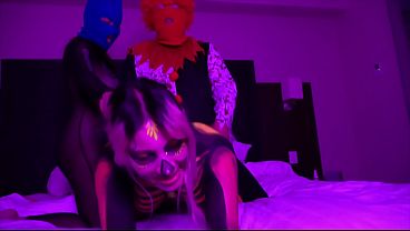 La Catrina caliente domina a la rubia en un trío de ensueño