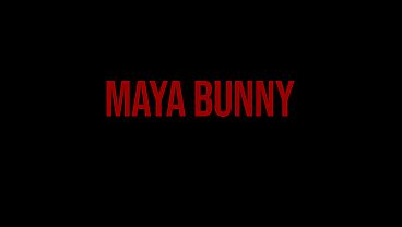 Maya Bunny la morra se corre sola con vibrador