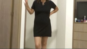 Milf se masturba junto a hijastro con pollón