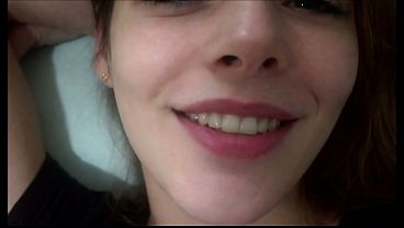 Negrita empotra a rubia culona sin condón en duro