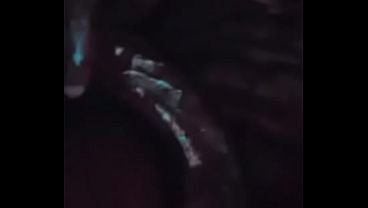 Negro amateur con verga enorme muestra su polla gruesa y caliente