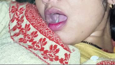 Novia india cachonda se deja empotrar sin piedad