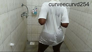 Pareja amateur se moja y folla en el baño con twerking salva...