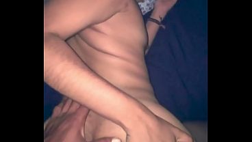 Peruana cachonda se deja empotrar sin piedad desde atrás