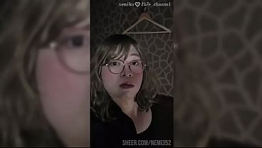 Transexual japonesa disfruta un juguete enorme en su culo
